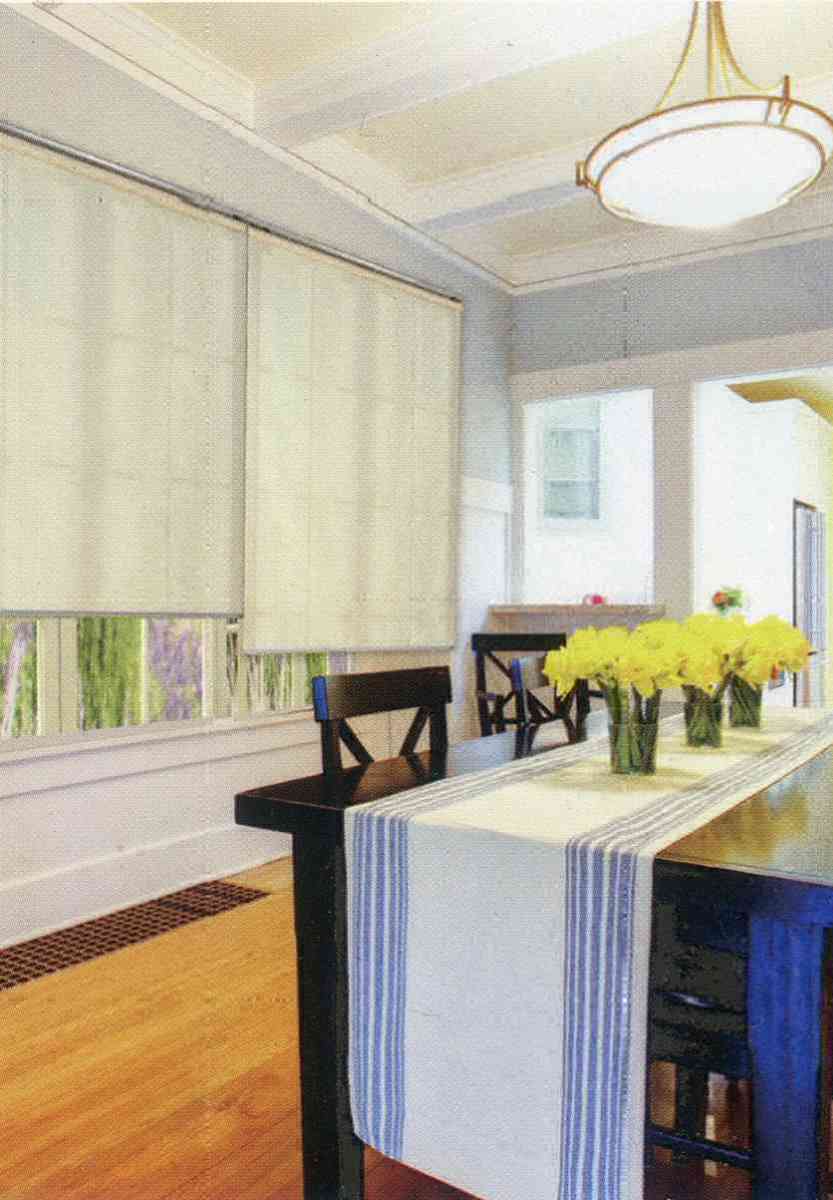 電動窗簾與電動捲簾餐廳設計 - 提升用餐空間的美感與功能性 餐廳設計採用電動捲簾,智能控制光線與隱私,打造溫馨舒適的用餐環境。